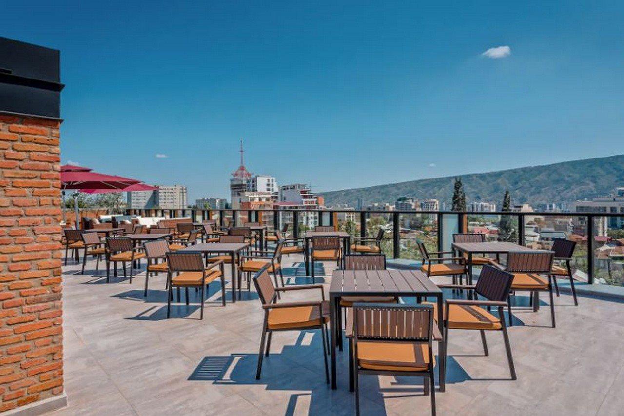 Ramada By Wyndham Tbilisi Old City Hotel Bagian luar foto