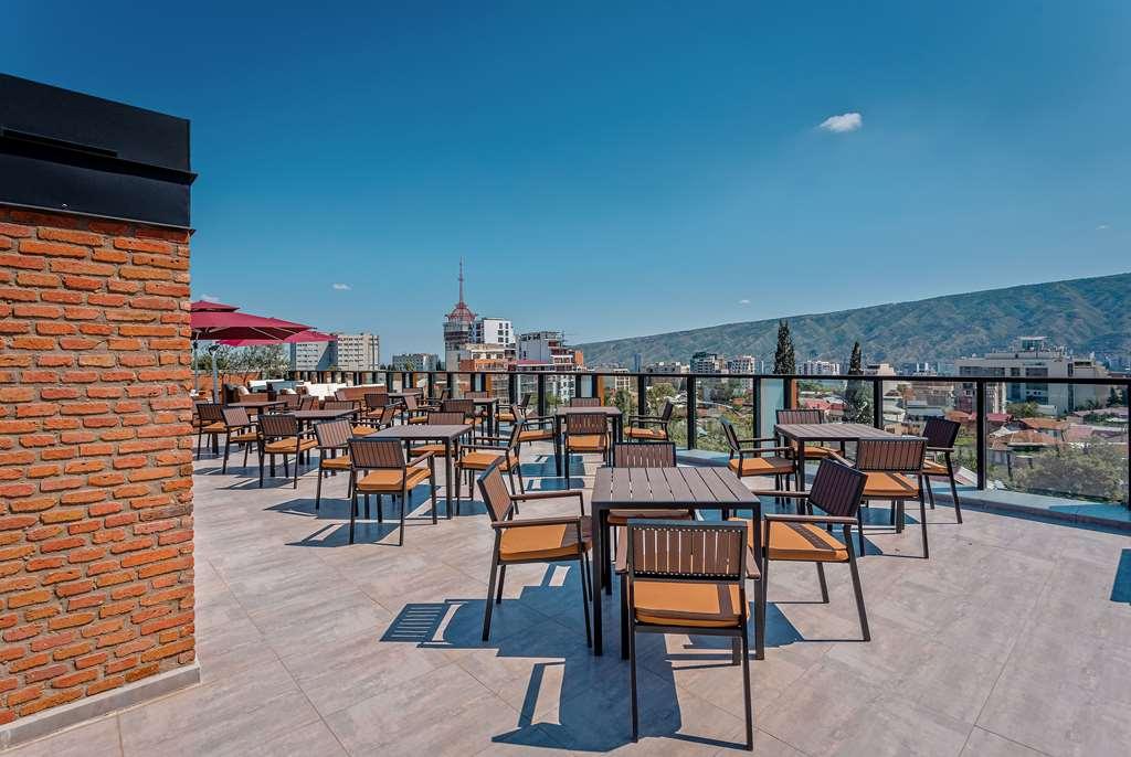 Ramada By Wyndham Tbilisi Old City Hotel Bagian luar foto